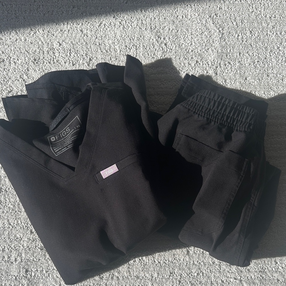 Figs Black V-Neck Scrub Top and Elastic-Waist Pants